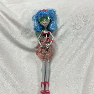 Monster High Doll Ghoulia Yelps Skull Shores. Mattel. 2012